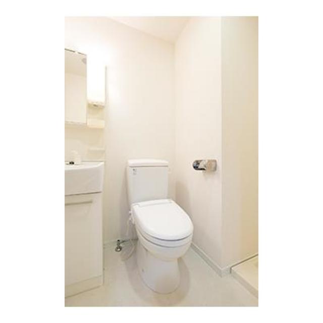 トイレとはお隣同士。※写真は同タイプ住戸です。