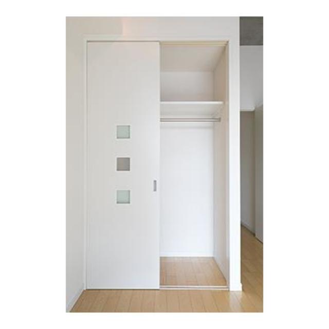 収納を開けた時の様子。※写真は同タイプ住戸です。