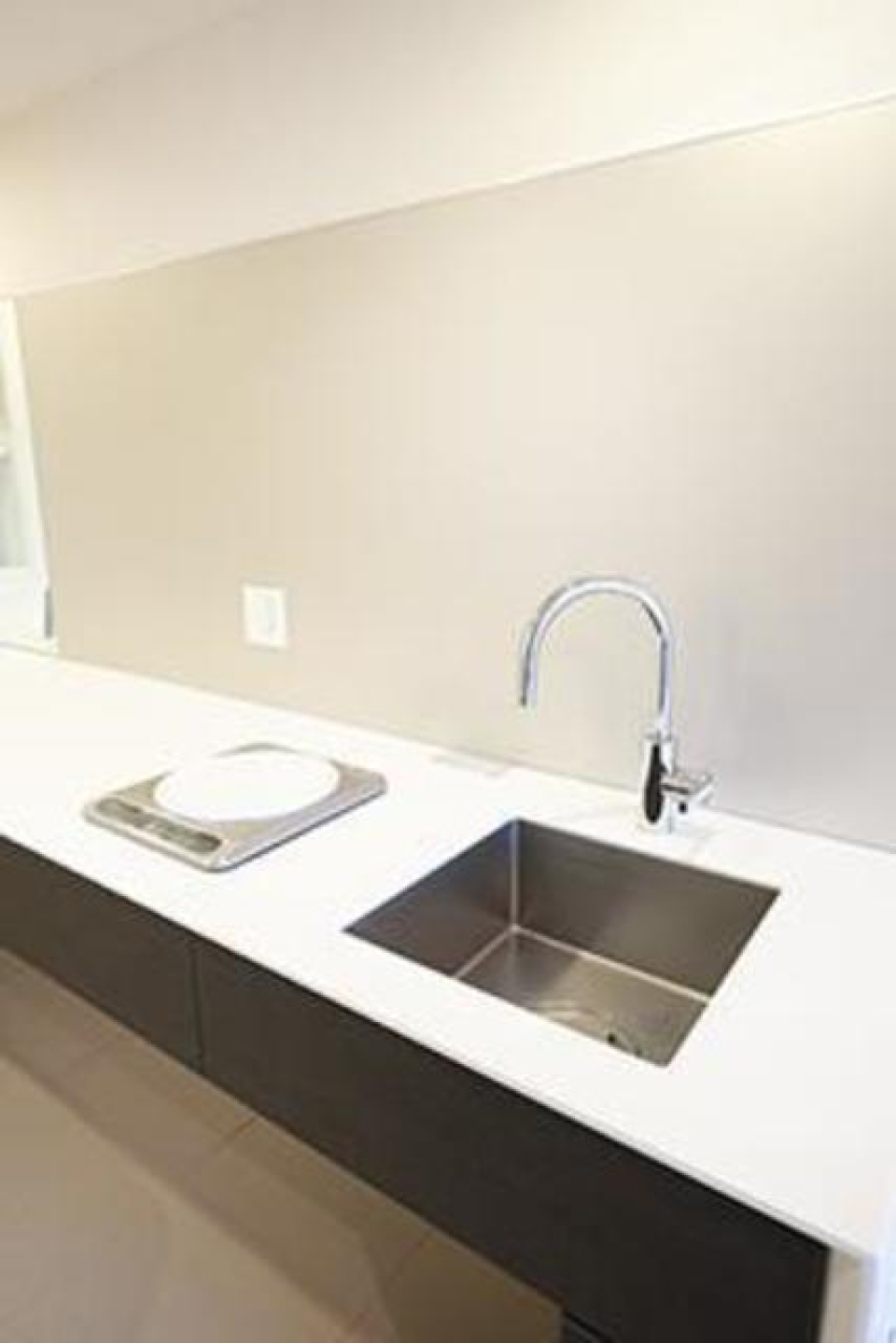 一口コンロのキッチン。※写真は同タイプ住戸です。