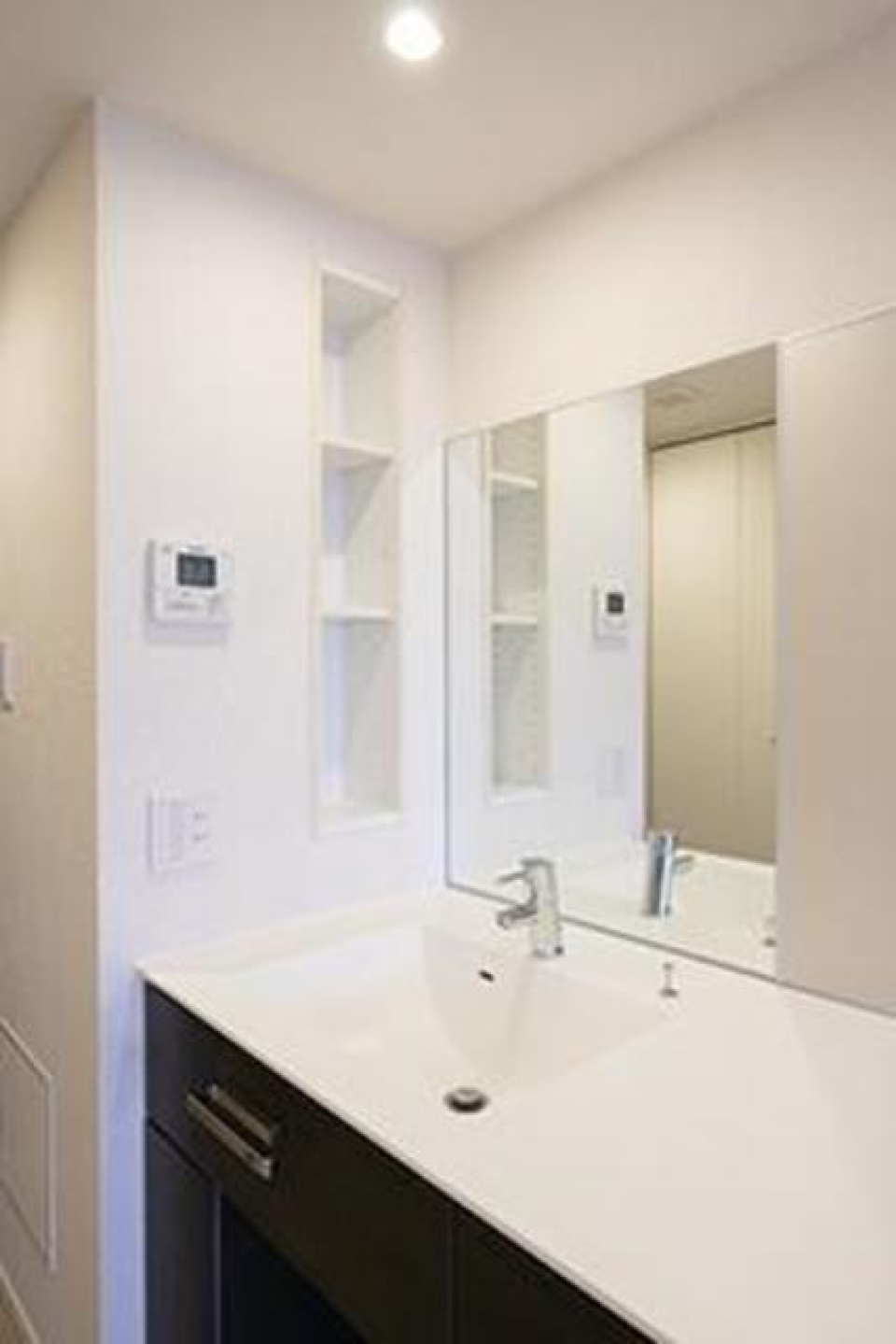 洗面所の様子。※写真は同タイプ住戸です。