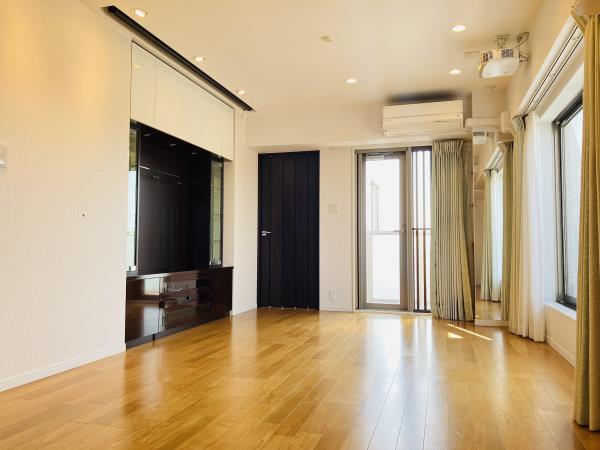 13.6帖のLDKが広がります。プロジェクターとスクリーンがあるんです！