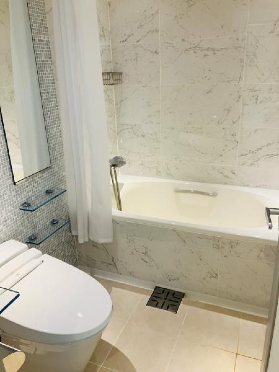 トイレと浴室はお隣同士です。