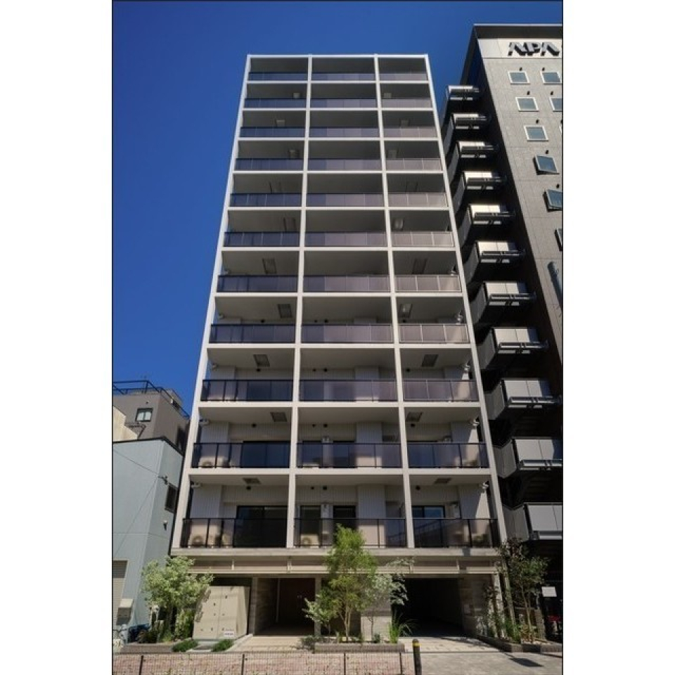 現代的な建物の外観。