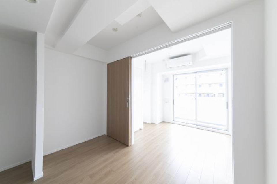 ６．２帖のダイニングキッチンと４．２帖の洋室が広がります。