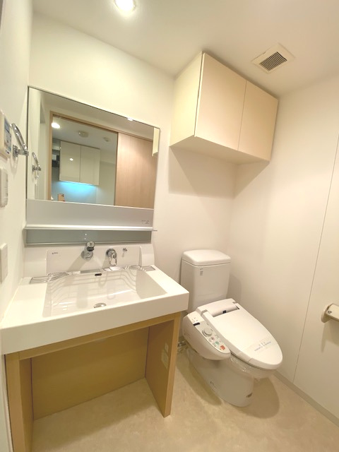 落ち着いた雰囲気のオシャレな洗面台は、毎朝の支度にワクワクが生まれそうです♪