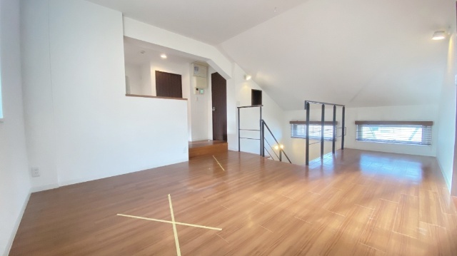 リビングは開放的で、デザイン性も兼ねてるので、まるでドラマのワンシーンに出てきそうなお部屋！