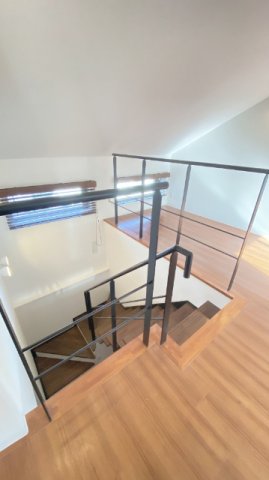 こだわりのデザイン。玄関からの道のりです。シャレてますね。