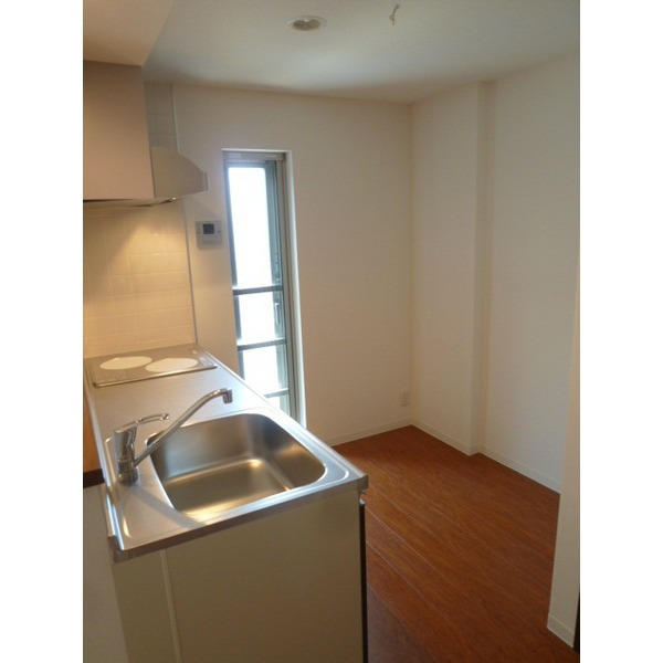 広めのキッチン！タブレットを置いて、今日のおかずも調べれちゃう広々スペース！