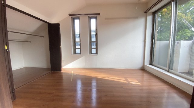 東側にも窓有り。
余すところなく、光を取り込みます！