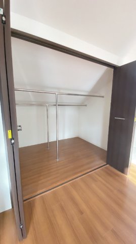 WICは、洋服好きにはたまらない！たっぷり収納なので、洋服を買いすぎないように注意ですね！