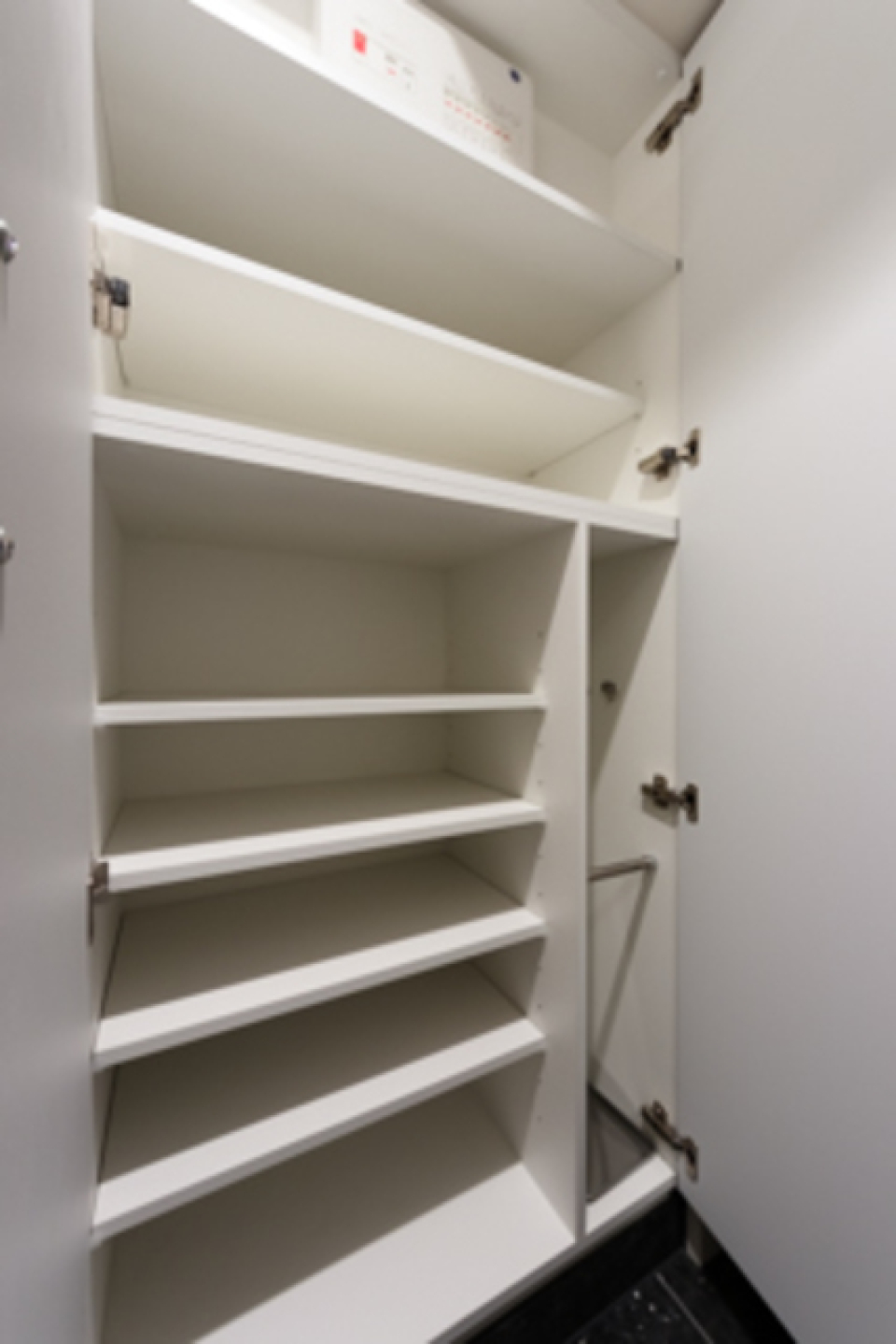 シューズBOXもこの通り、しっかり収納出来そうです。
※写真は同タイプ住戸です。