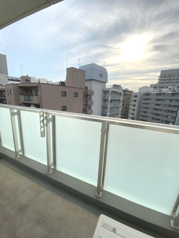 ベランダに出ると、最上階なので素晴らしい景色が一望できます。