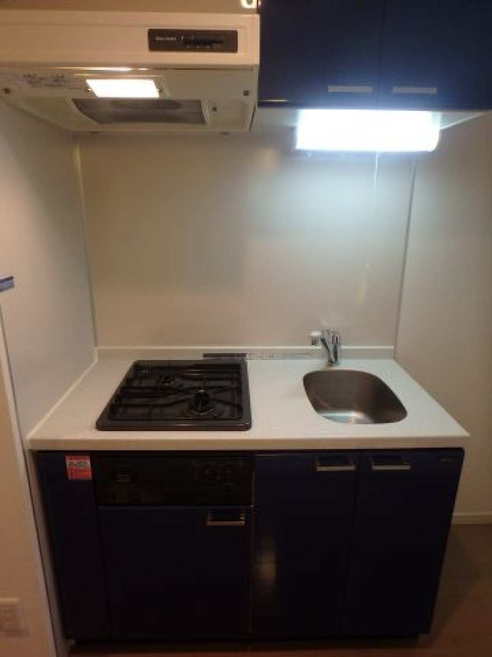 キッチンはお掃除が楽なコンパクトタイプ！それでも二口コンロと、お料理の幅は広がりそうです！
※参考写真