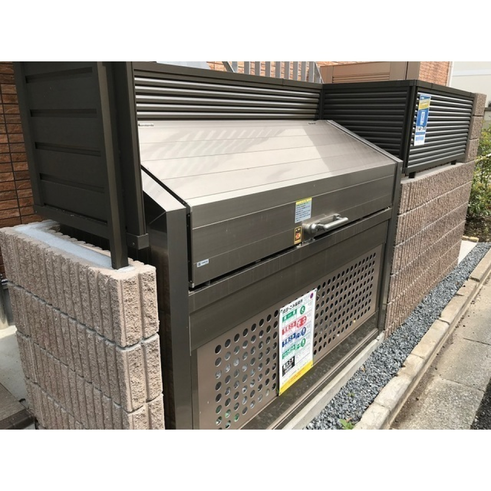 ごみ置き場は敷地内です