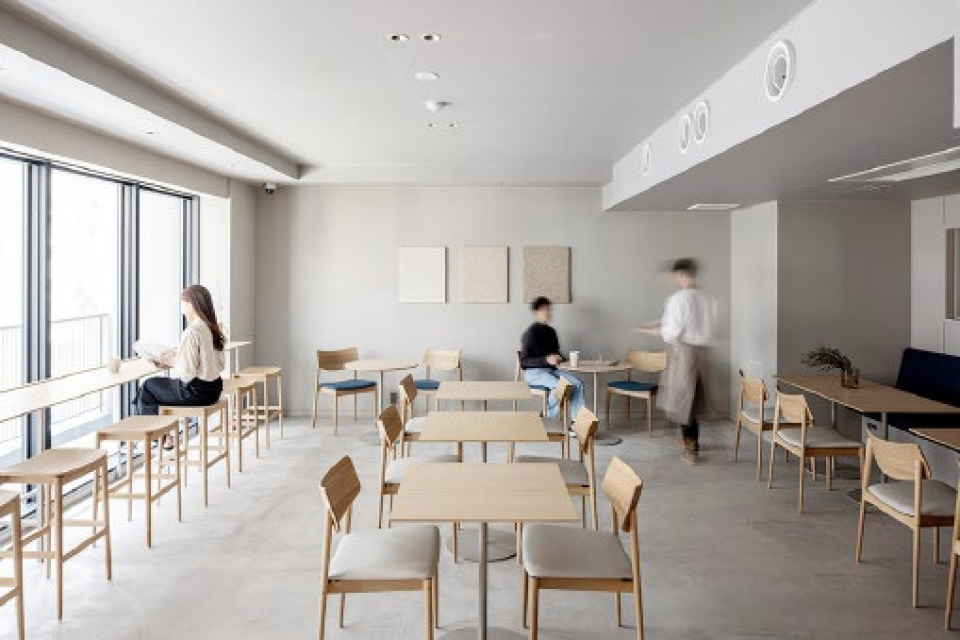 共有スペースがあるので、沢山の出会いがあるかも。
2階カフェ