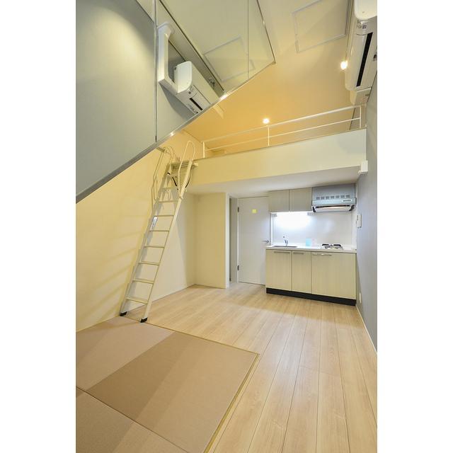 ロフト付きの9帖の部屋