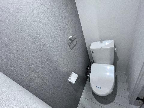 トイレにこの壁紙は・・・素敵すぎて毎日掃除したくなるかも！