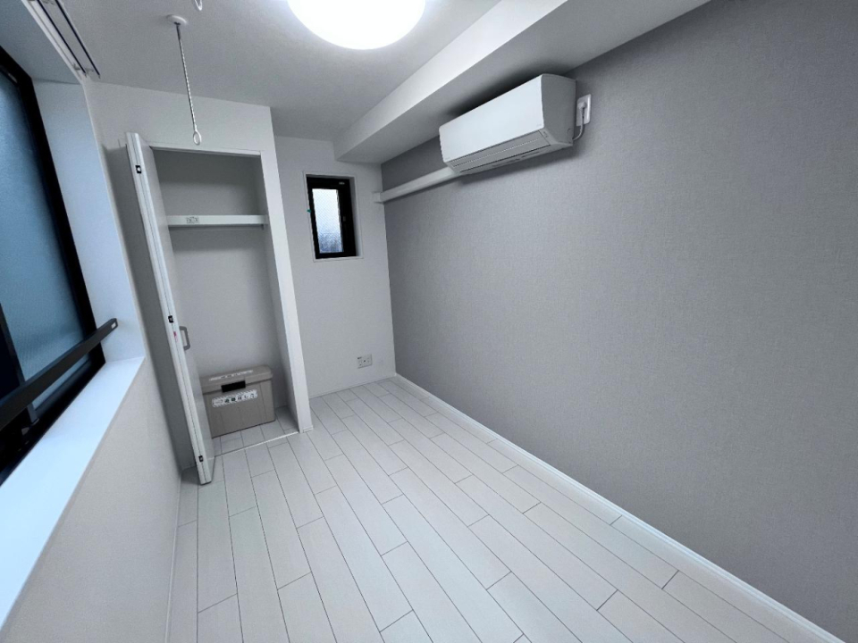 シックな色味の部屋は、落ち着いた雰囲気にし、高級感を演出してくれます！