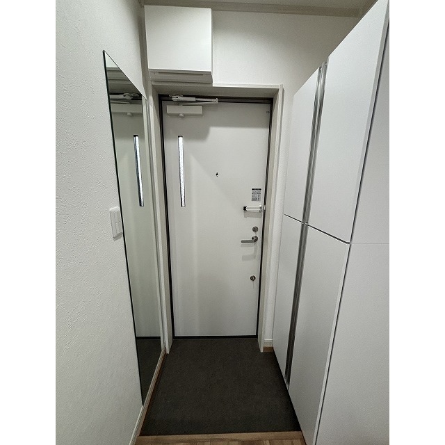 玄関にはシューズBOXもついてます。
写真は別部屋となります。