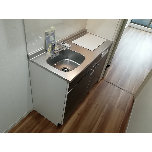 コンパクトキッチンは、お掃除が楽なのが良いところ！ズボラさん！集まれ！
写真は別部屋となります。