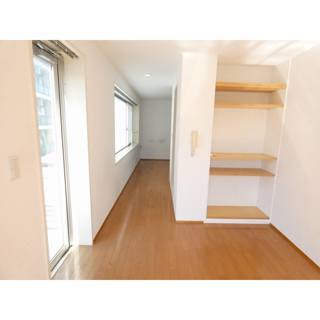 日の光が入るお部屋は開放的に見えるところが良いところ！清々しい毎日を送れそうですね！