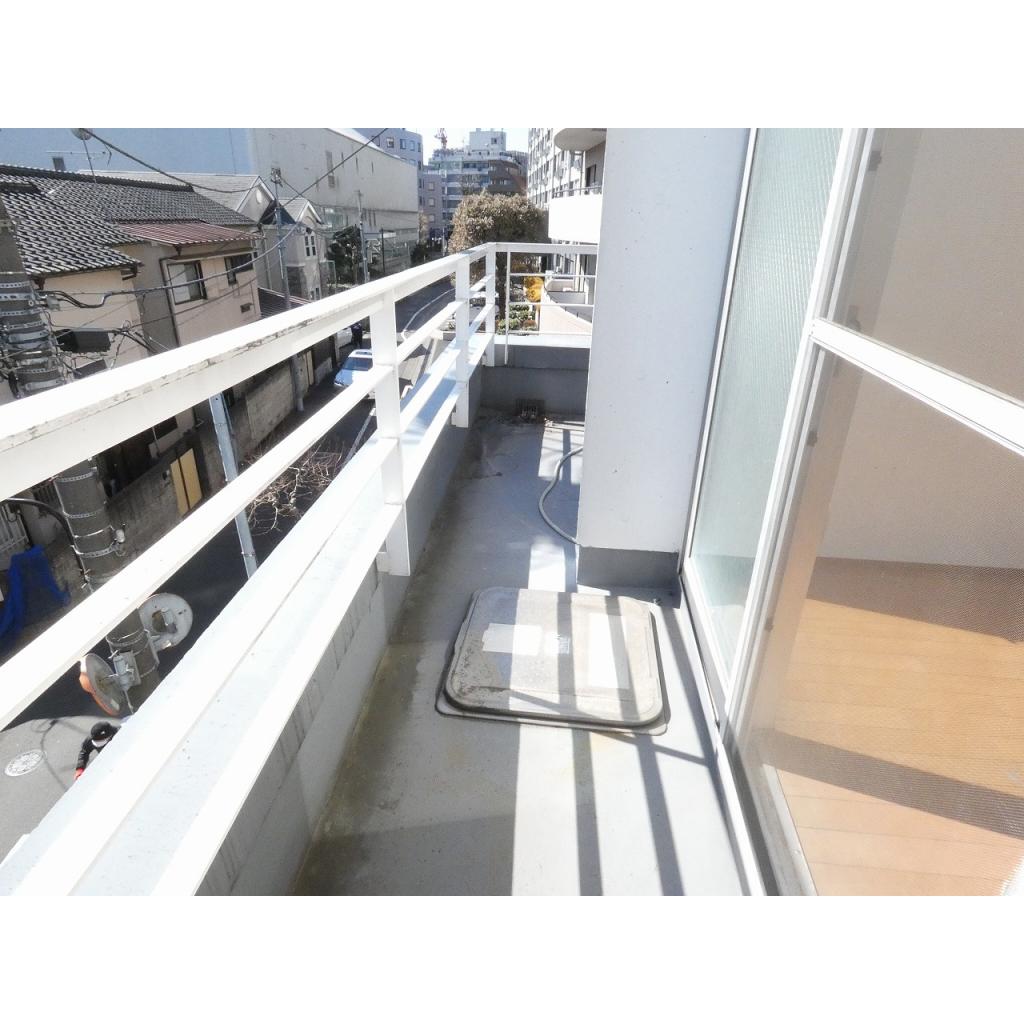 洗濯機置き場はこちらにあります♪お部屋を最大限に使えますね！