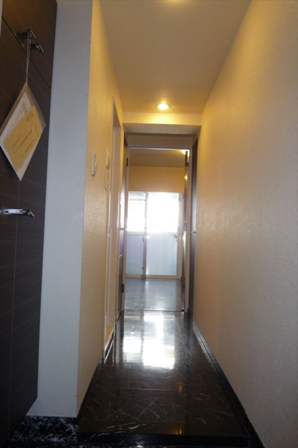 さぁ、光の方へ歩いておいきなさい。癒し空間が待ってますよ。