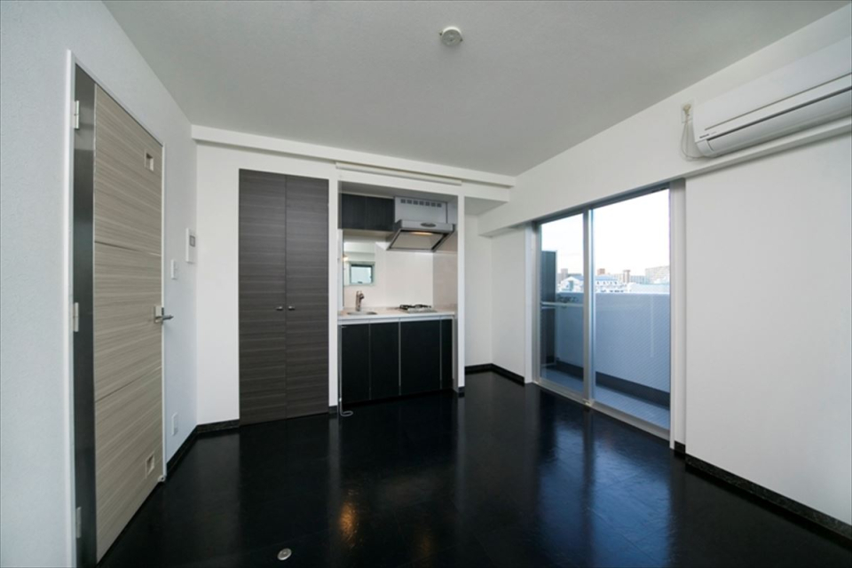 忙しすぎて今日は掃除したくない！そんな日もあると思います。この床は、髪の毛が落ちてもあまり目立たない優れた床ですよ！