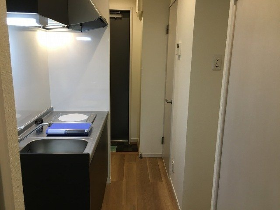 廊下の様子はこちら。無駄のないスペースを見せつけております。