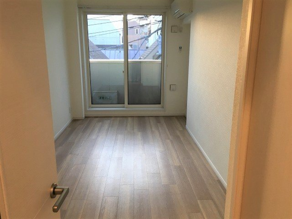 落ち着いた雰囲気のお部屋で、夏には花火を。