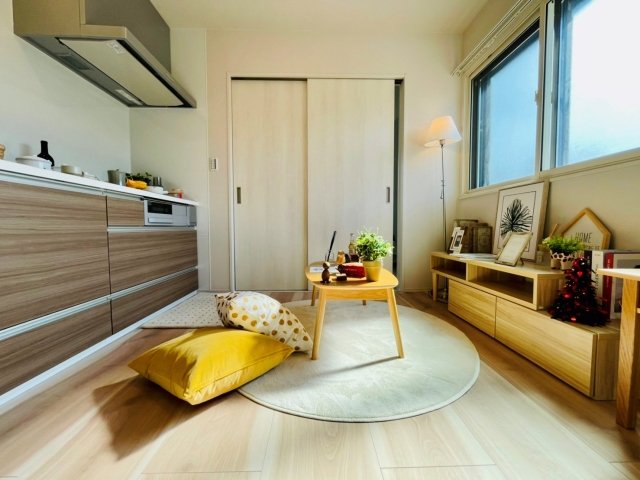 ウッドテイストのキッチンがお部屋のポイントに！皆さんならこのポイントをどう生かしますか？

※画像はイメージです（家具や小物は設備ではありません）