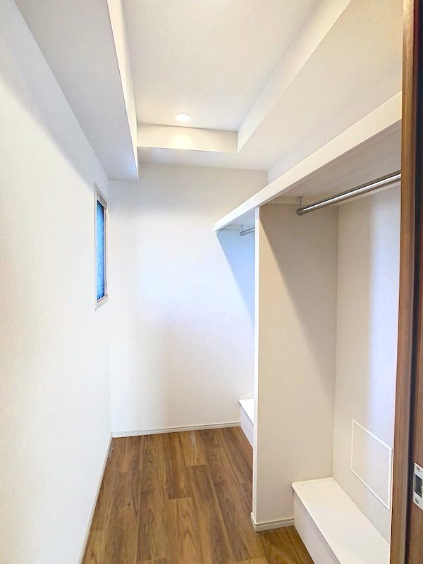 7.6帖の洋室には、ワイドなウォークインクローゼットが！