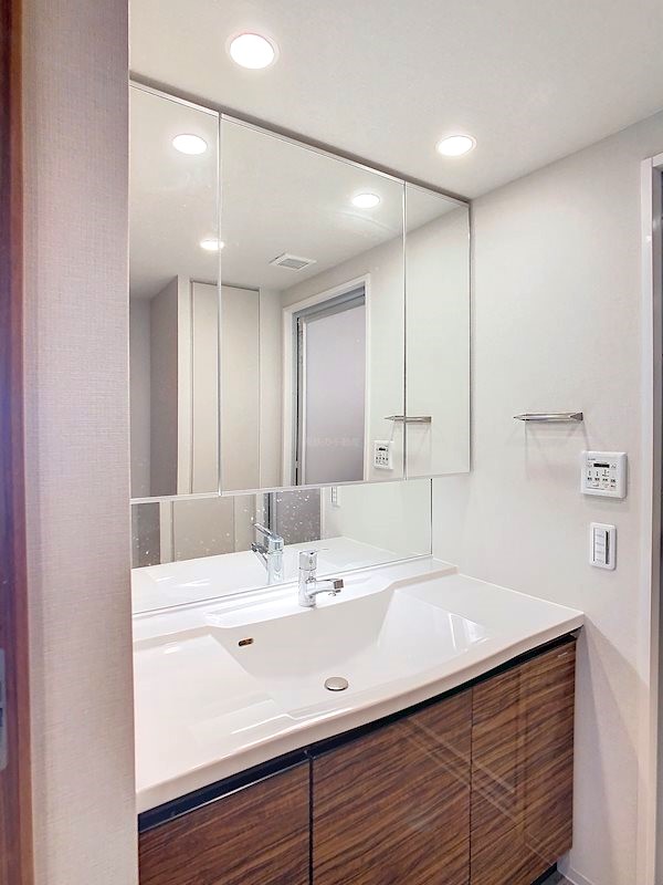 スッキリと収納できる洗面脱衣所です。