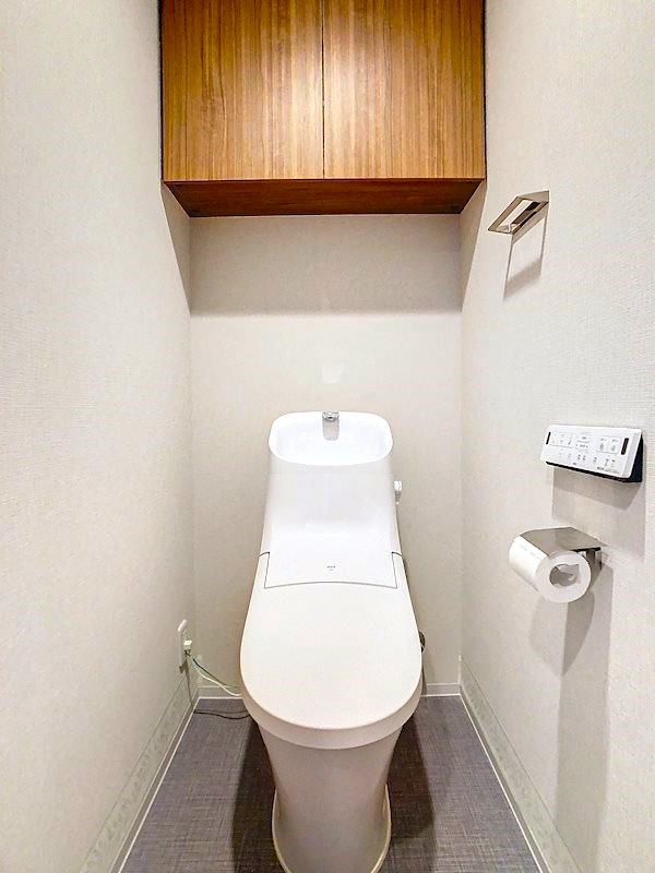 収納棚がワンポイントのトイレです。