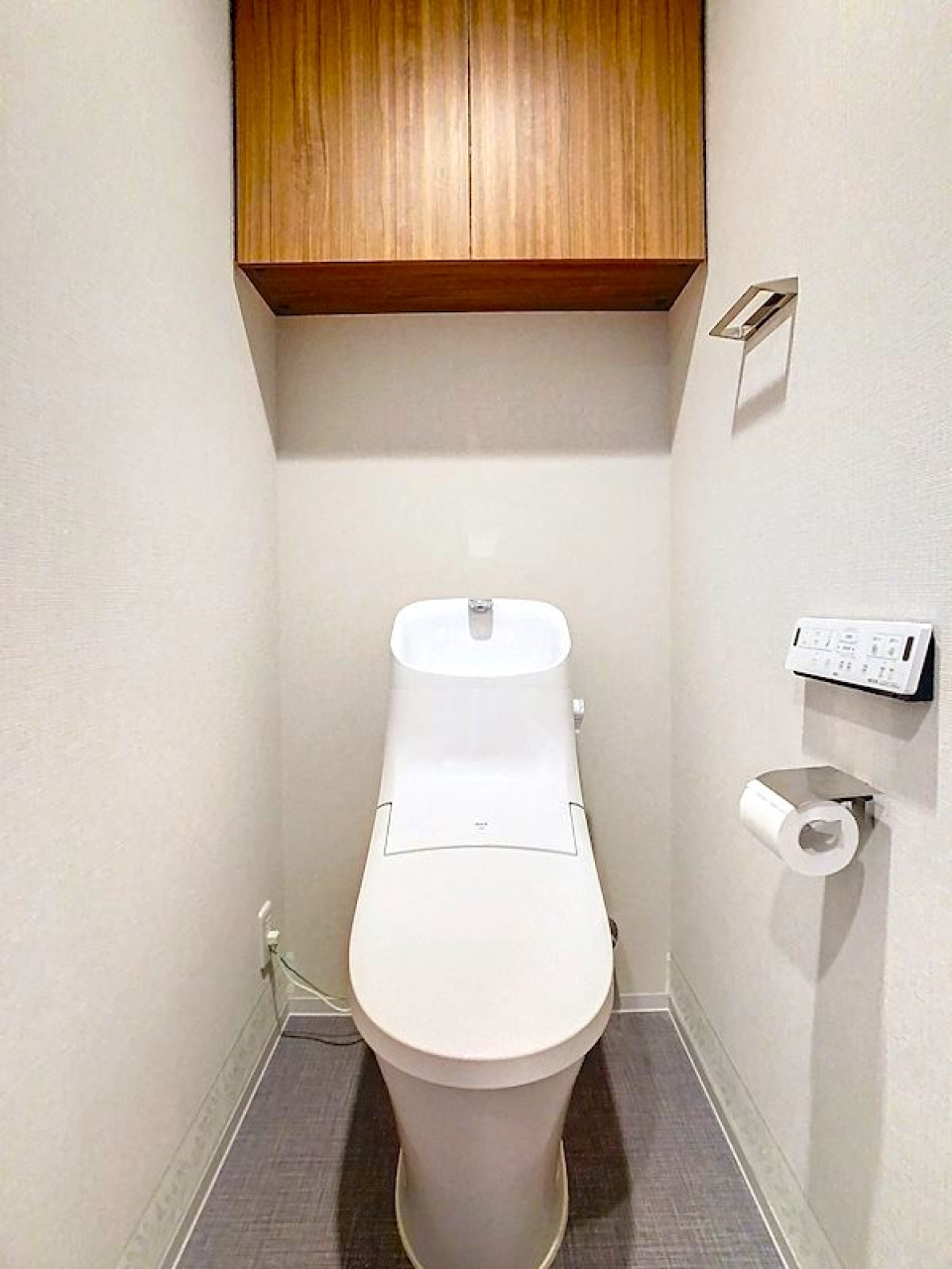 収納棚がワンポイントのトイレです。