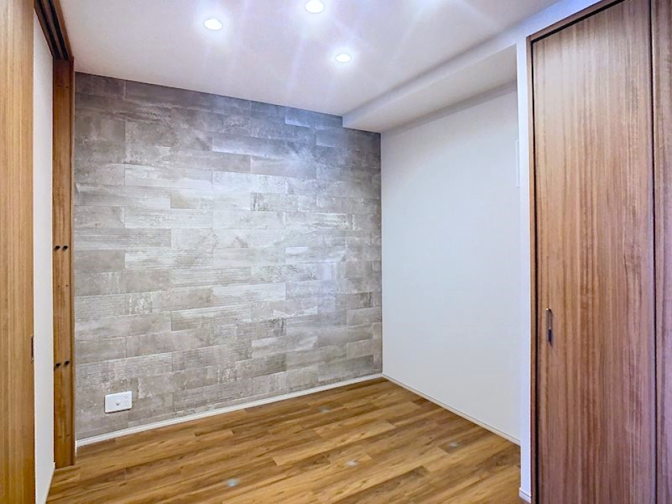 LDK横の洋室5帖はこんな感じ。落ち着ける空間になりそう。