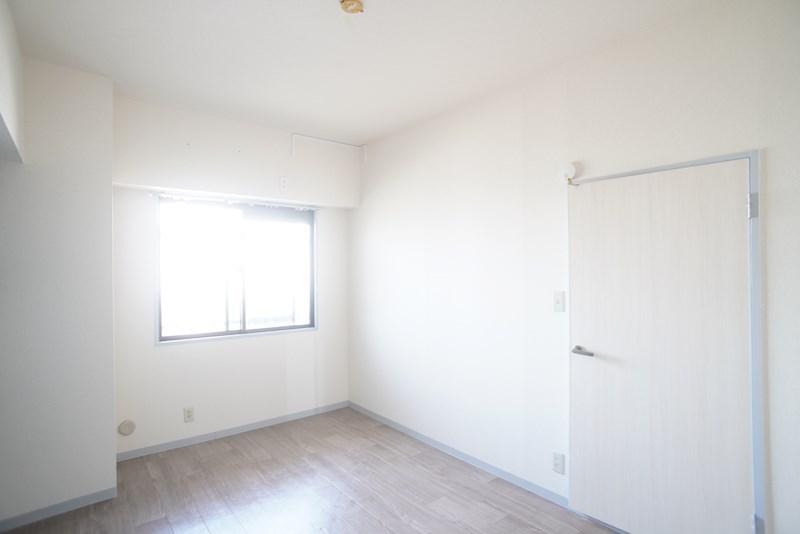 洋室も白が基本