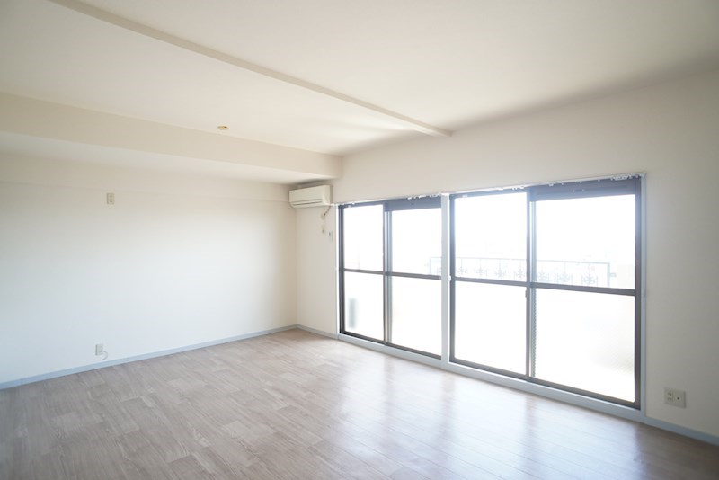 大きな窓で採光はバッチリ