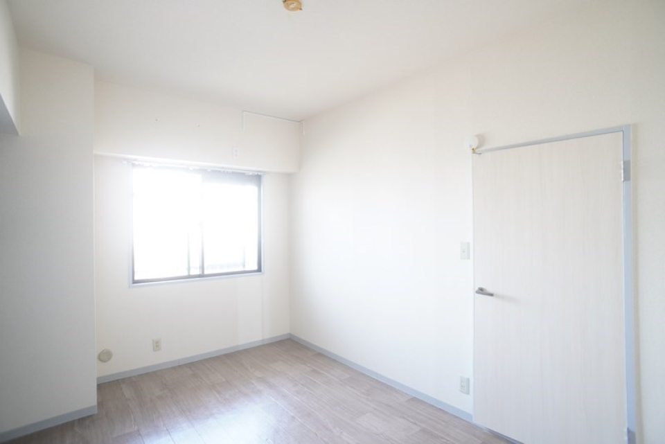 洋室も白が基本