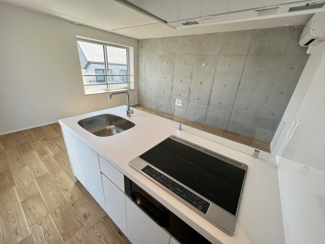 ３口のIHコンロが標準装備です。