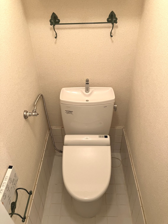 シンプルなトイレ。