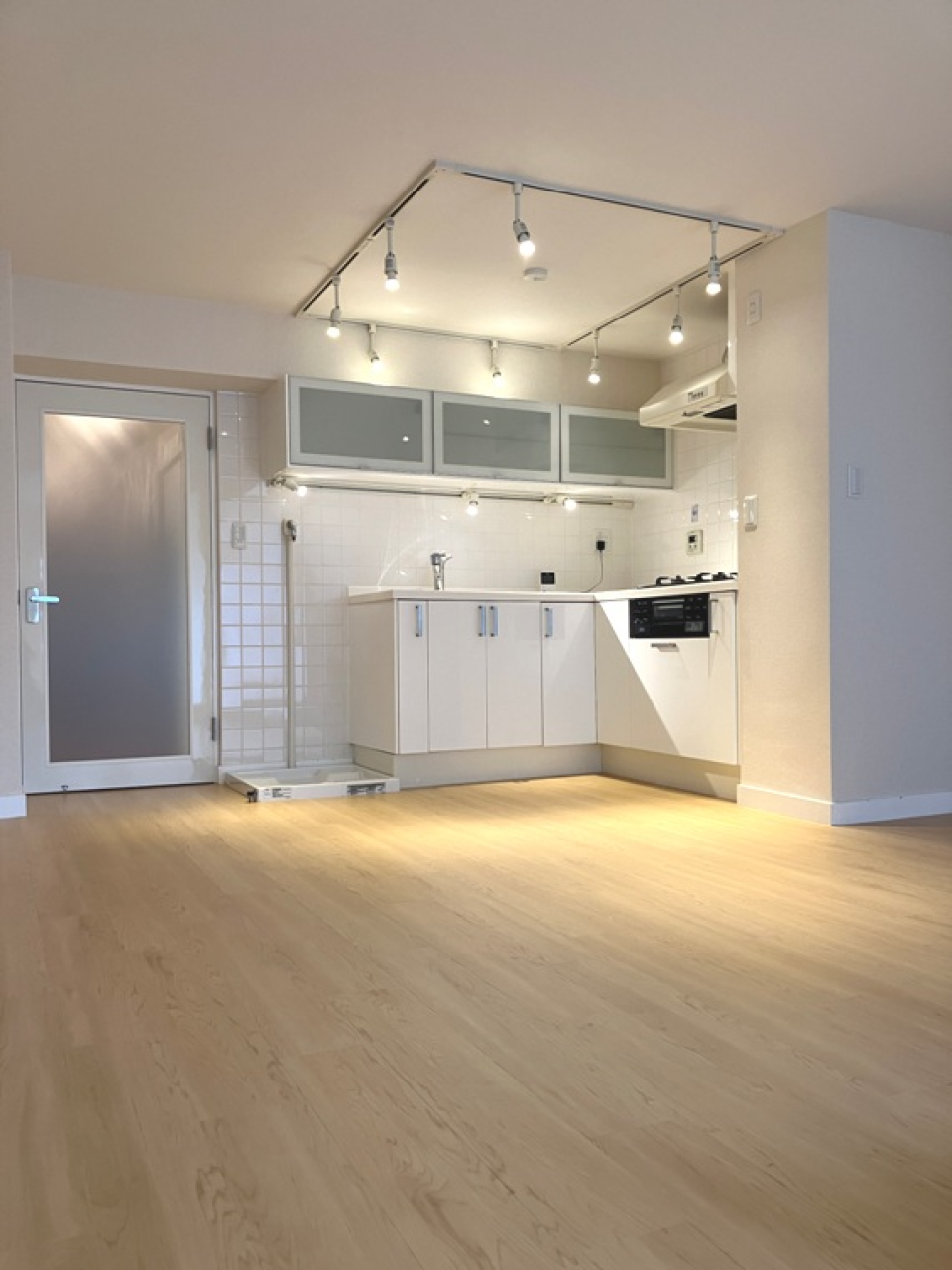 ぼやっと浮かび上がったかのようなキッチン。