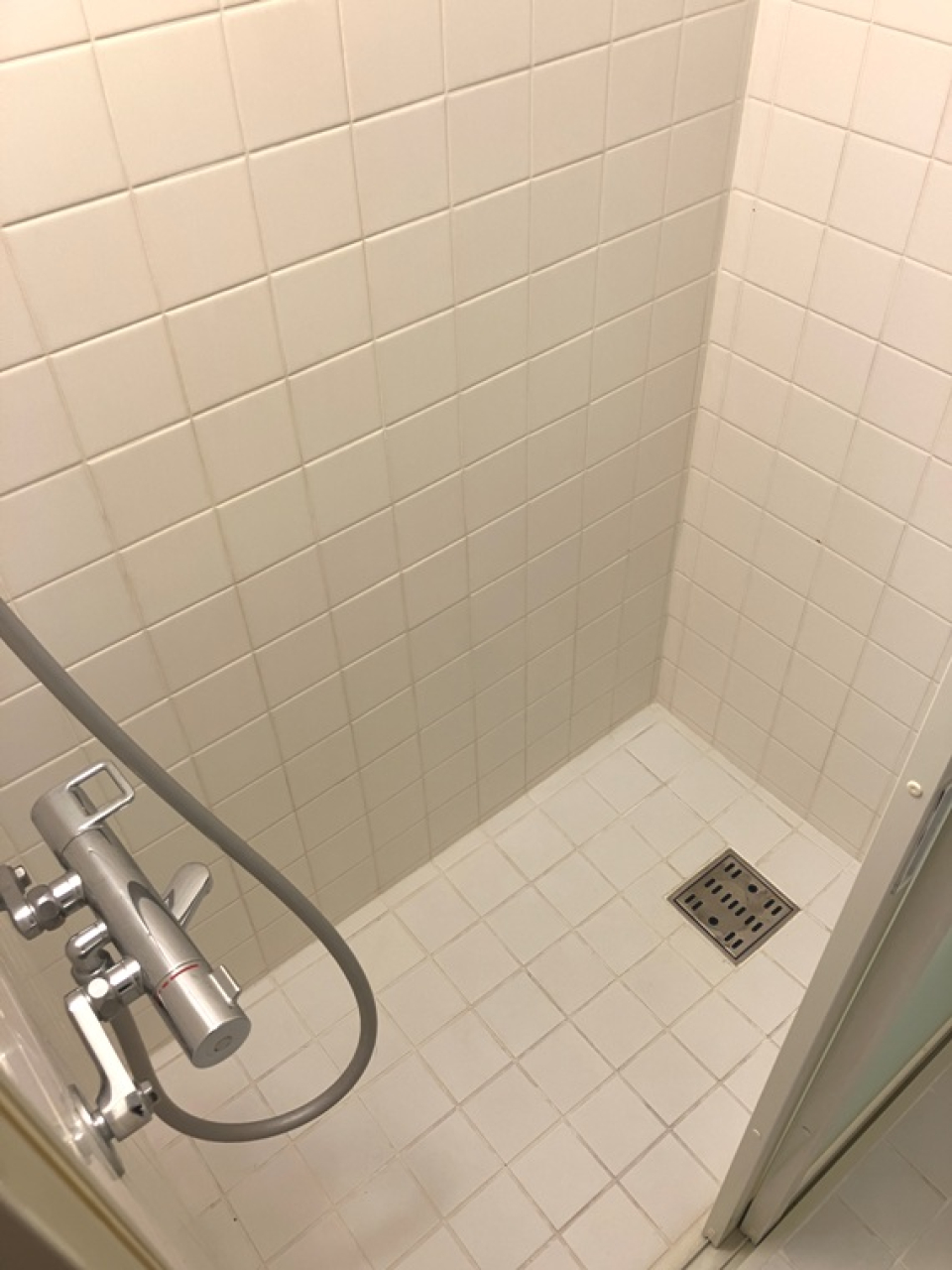 浴槽は無く、シャワールームになります。