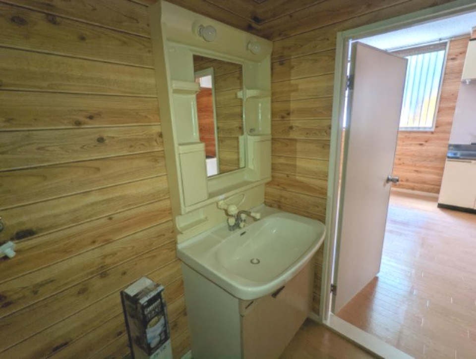 ログハウスに来た朝の洗面台みたいですね。