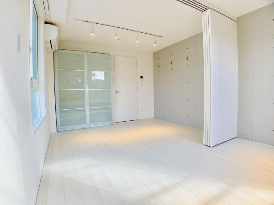 ホワイト調のふわふわした柔らかいい空間。