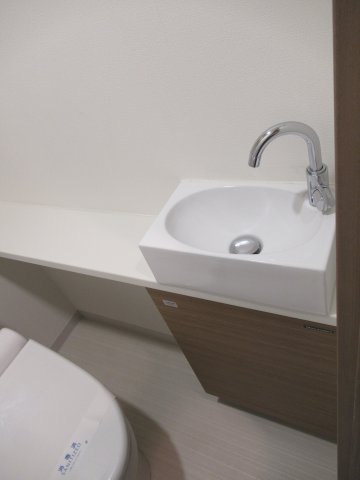 トイレには手を洗う場所が。