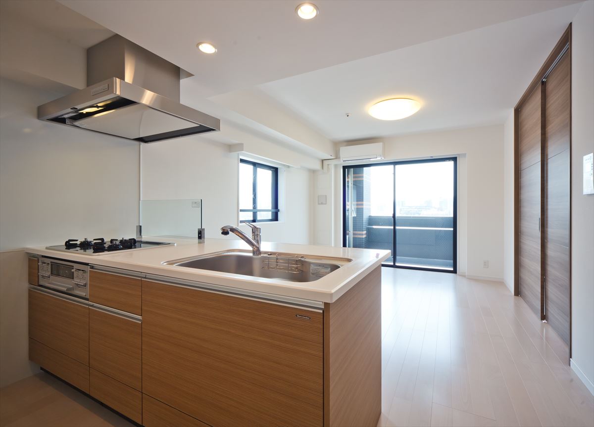 南向きのバルコニーにアクセスが出来ます。