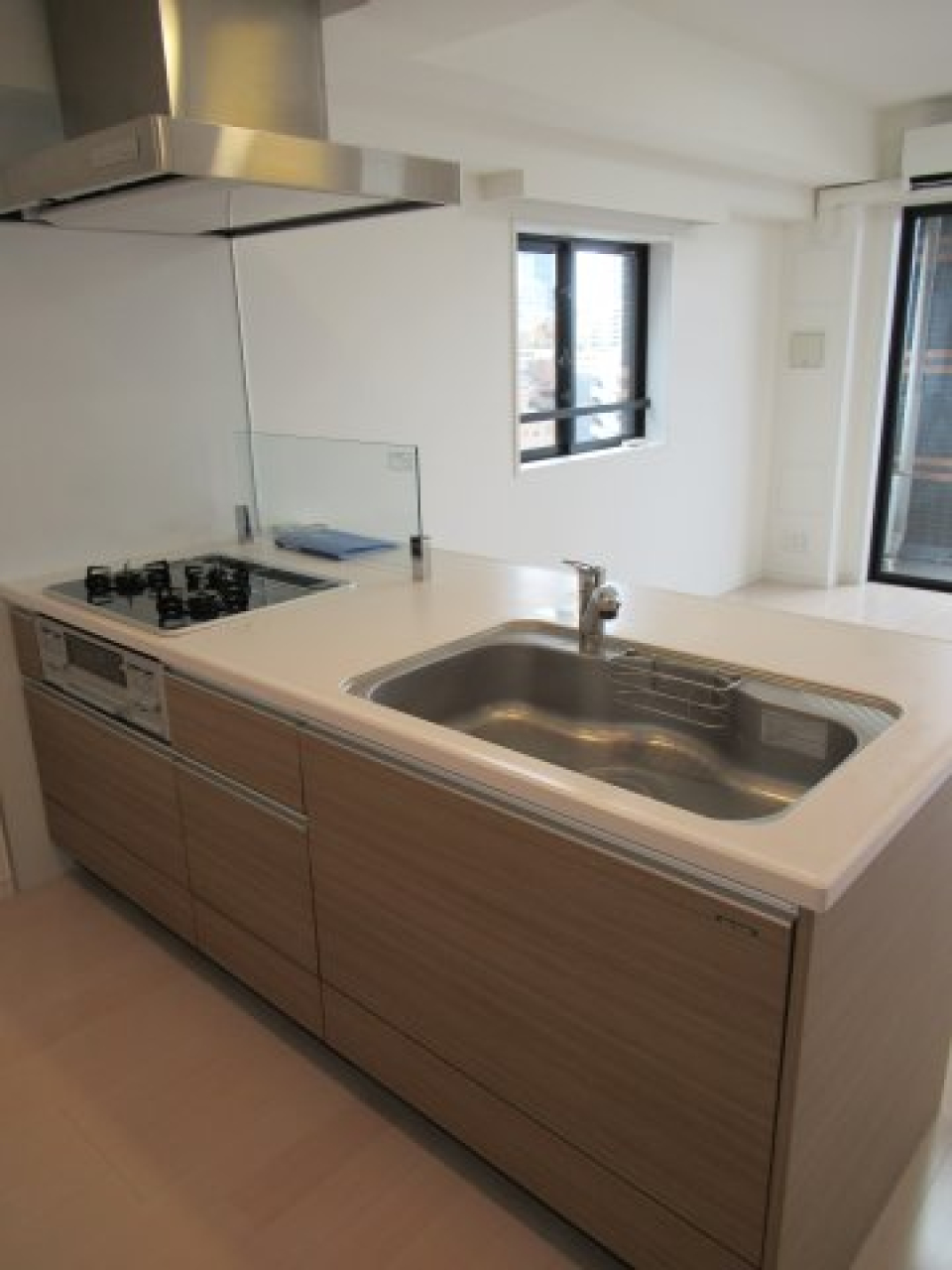 3口のガスコンロが導入されたキッチンです。