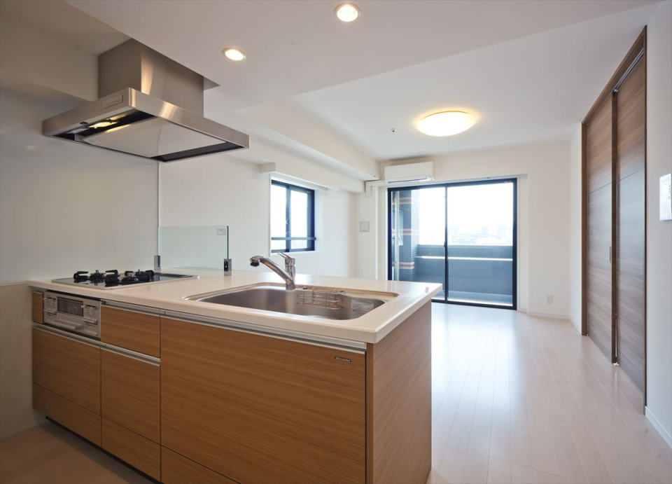 南向きのバルコニーにアクセスが出来ます。