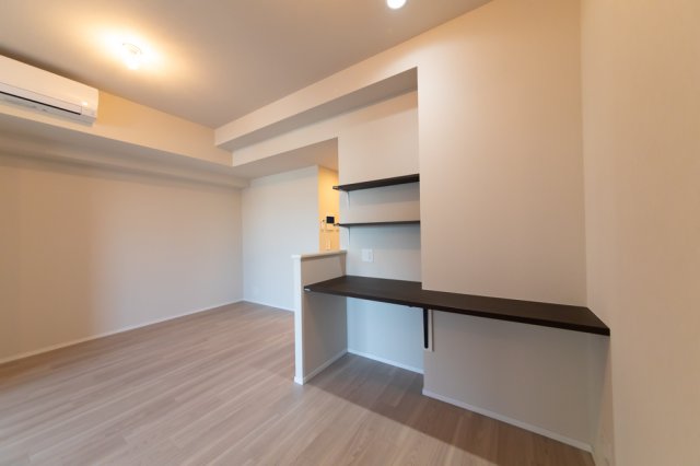 勉強できるスペースがある棚です。